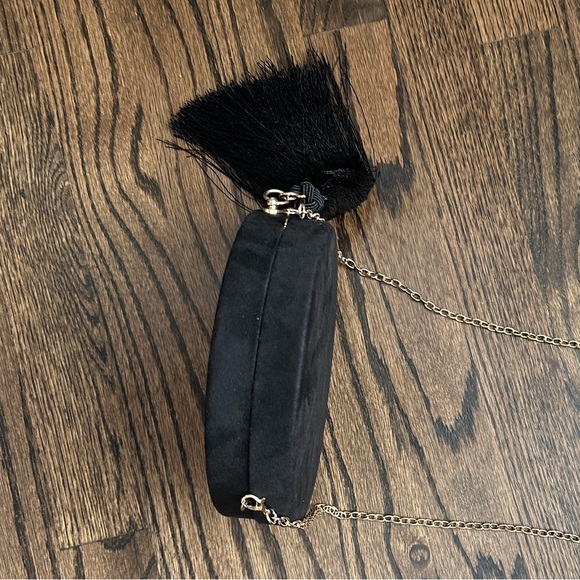 Natasha Couture Black Crossbody with gold chain and removable tassel - Picture 2 of 4